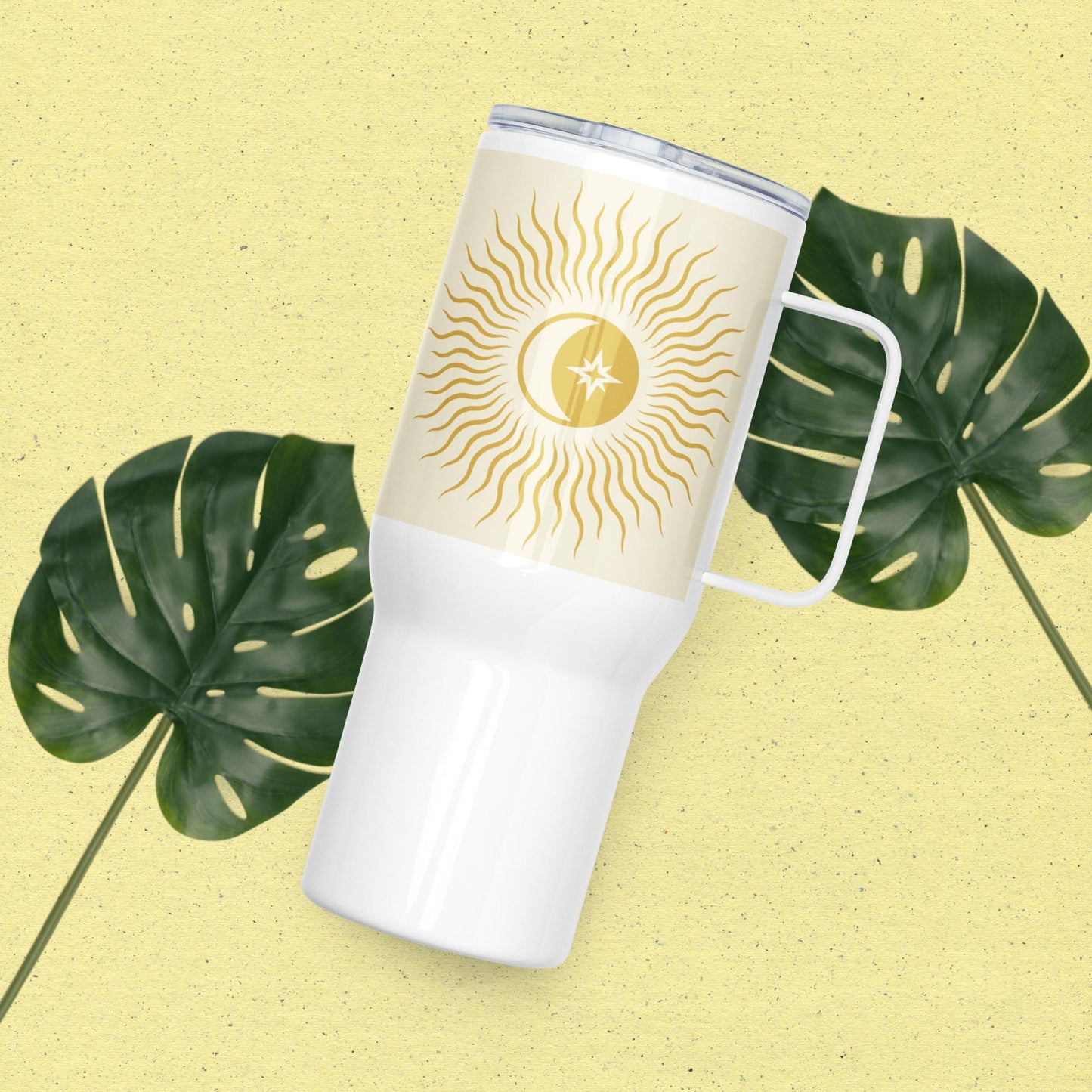 Travel mug with a handle