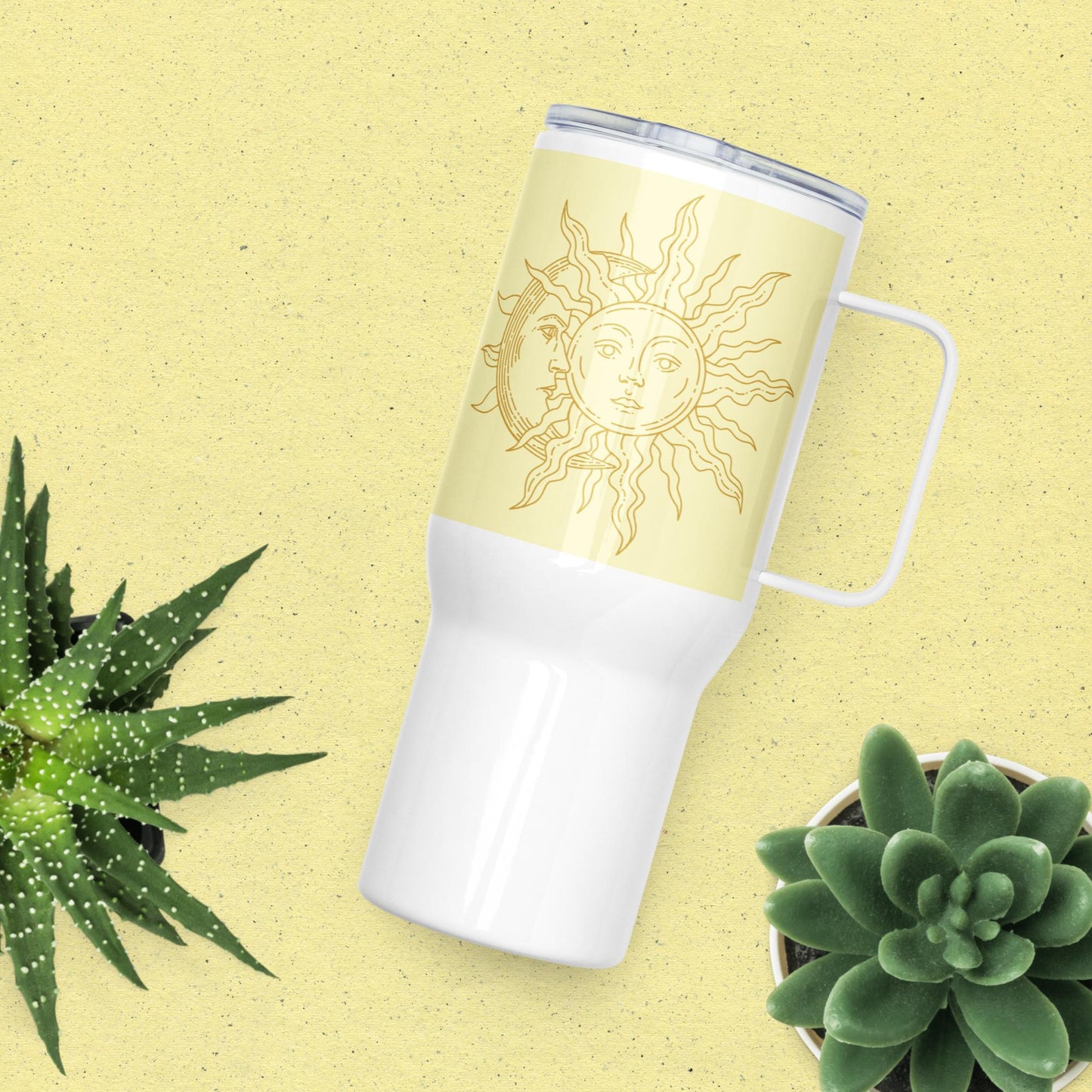 Travel mug with a handle