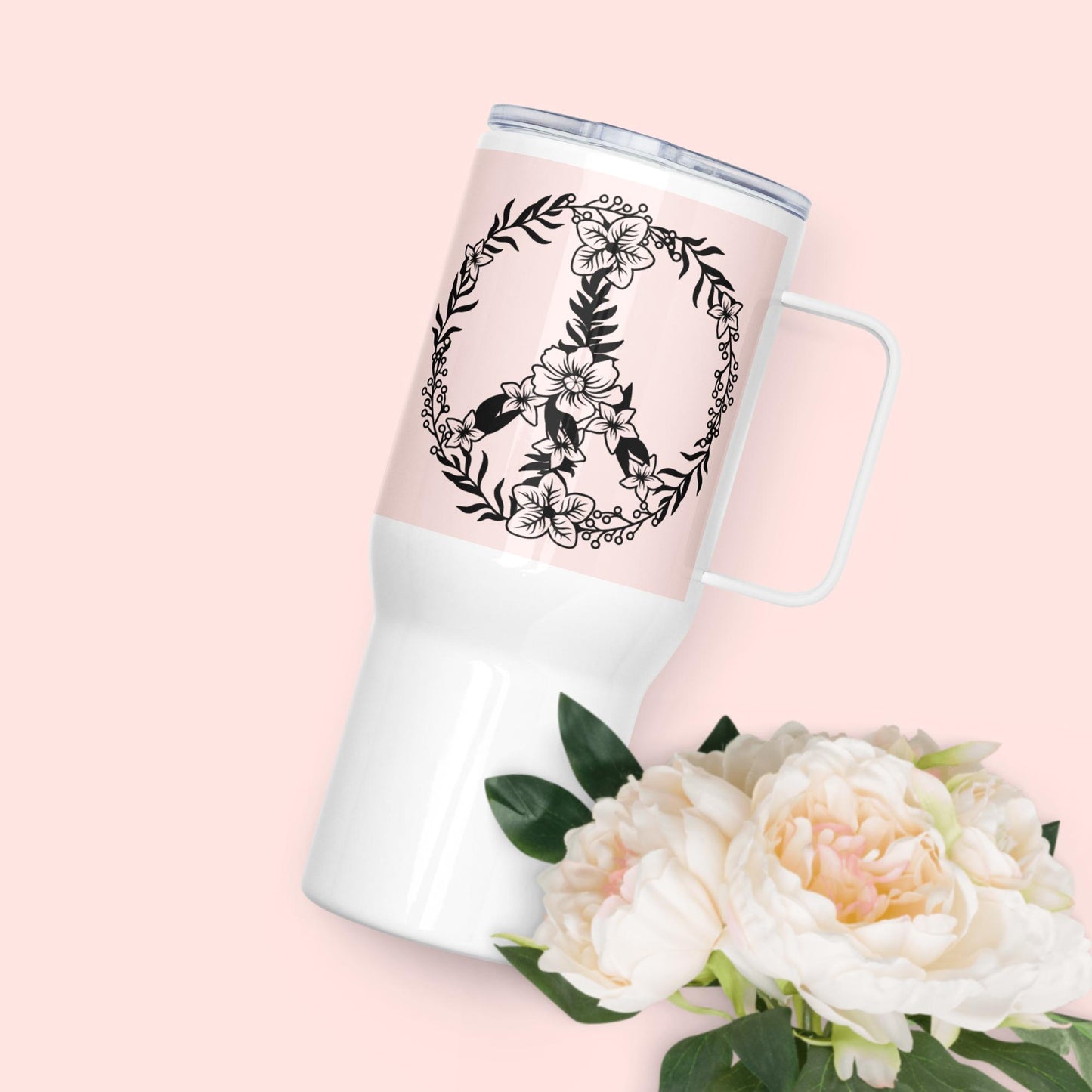 Travel mug with a handle