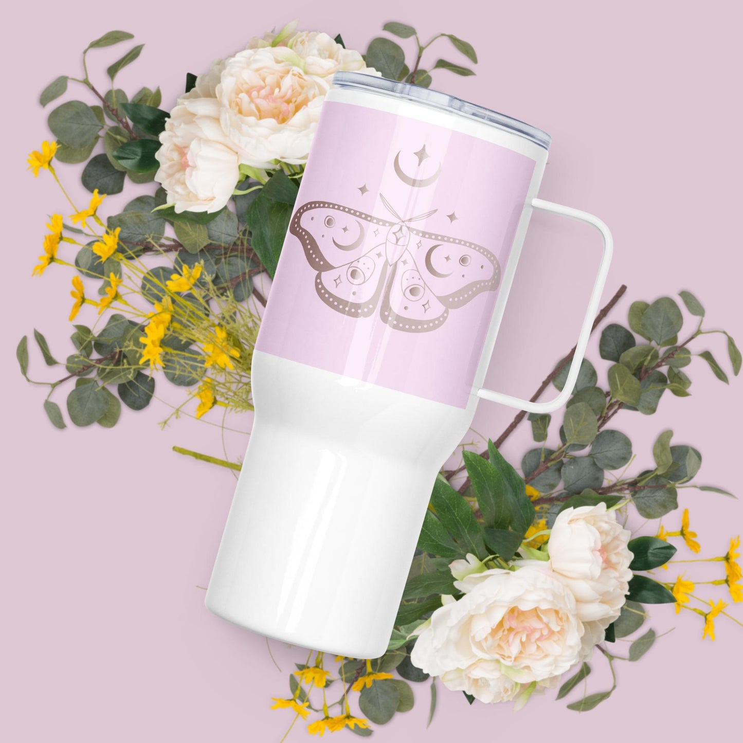 Travel mug with a handle