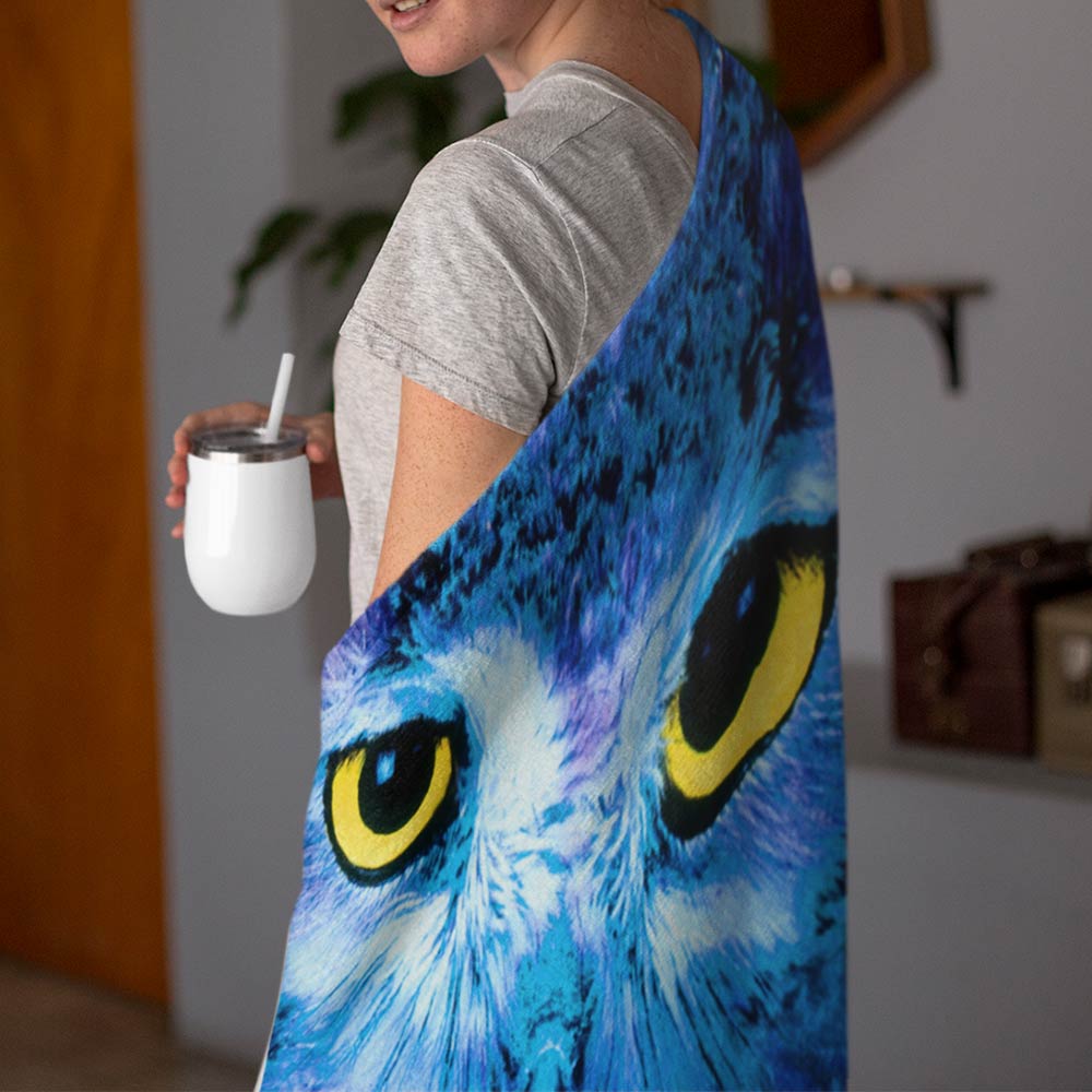 Owl eye graphic print blanket with eye-catching design