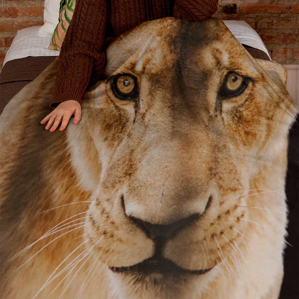 Eye-catching lion face graphic print blankets as perfect gift ideas