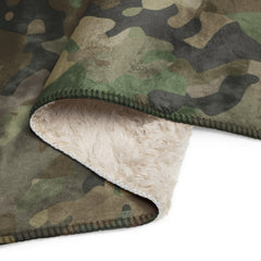 Camouflage Sherpa blanket lioness-love