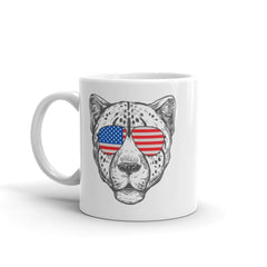 This eye-catching mug features a vibrant design showcasing a cheetah wearing trendy USA flag goggles, symbolizing both speed and national pride. 